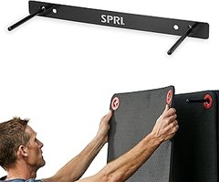 Cómo instalar un soporte de pared para esterillas en casa